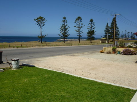 Anchors Away - Accommodation in Surfers Paradise 0