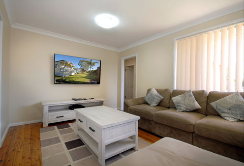 Barrack Point Holidays At Warilla Bowling Club - Accommodation in Surfers Paradise 1