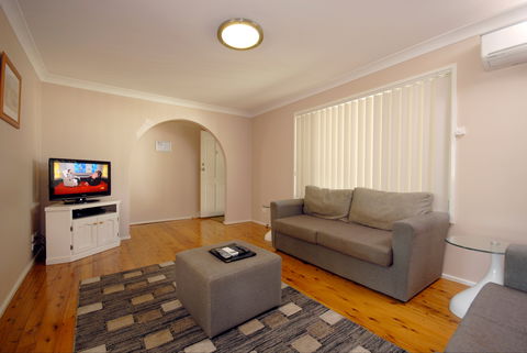 Barrack Point Holidays At Warilla Bowling Club - Accommodation in Surfers Paradise 2