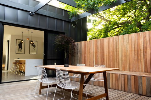 Lucent Art House | Stirling, Curated Accommodation - Accommodation in Surfers Paradise 2