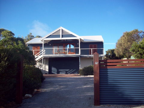 Top Deck Marion Bay - Accommodation in Surfers Paradise 0