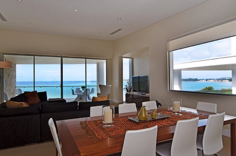 Absolute - Hayward Court, Victor Harbor - Accommodation in Surfers Paradise 1