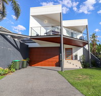 Bali St Beach House - Accommodation in Surfers Paradise