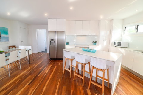 Bali St Beach House - Accommodation in Surfers Paradise 1