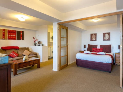 Beach Apartments - Accommodation in Surfers Paradise 2