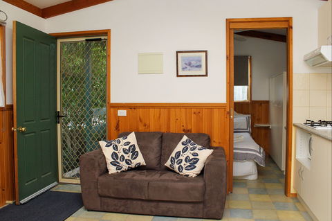 Beechworth Cabins - Accommodation in Surfers Paradise 1