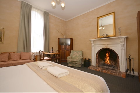 Central Springs Inn - Accommodation in Surfers Paradise 1