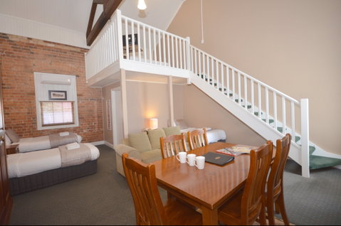 Central Springs Inn - Accommodation in Surfers Paradise 2