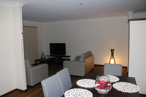 CozyStay At Dunstan - Accommodation in Surfers Paradise 1