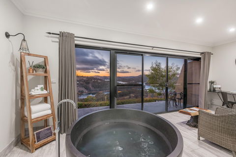 Eagle View Escape - Accommodation in Surfers Paradise 0