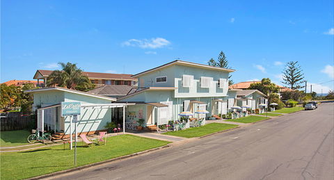 La Costa Motel - Accommodation in Surfers Paradise 0