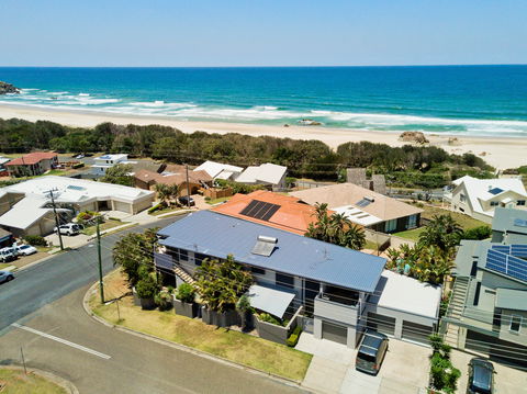 Watonga Rocks - Couple's Retreat - Accommodation in Surfers Paradise 0