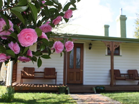 Westbury Gingerbread Cottages - The - Accommodation in Surfers Paradise 1