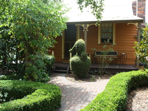 Westbury Gingerbread Cottages - The - Accommodation in Surfers Paradise 2