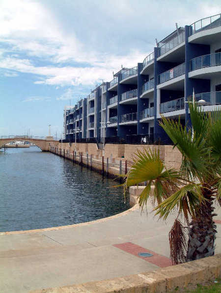 Crest Del Mar Apartments - Accommodation in Surfers Paradise 3
