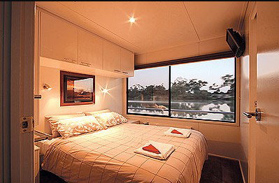 All Seasons Houseboats - Accommodation in Surfers Paradise 3