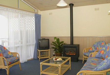 Berrara Beach Holiday Chalets - Accommodation in Surfers Paradise 1