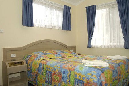 Berrara Beach Holiday Chalets - Accommodation in Surfers Paradise 3