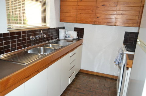 Cottesloe Beach Chalets - Accommodation in Surfers Paradise 3