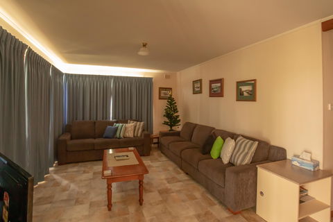78  River Lane Mannum -River Shack Rentals - Accommodation in Surfers Paradise 2