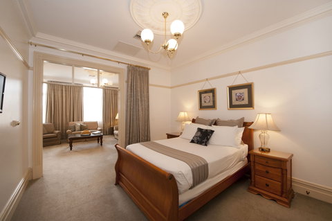 Cobb & Co Court Boutique Hotel - Accommodation in Surfers Paradise 0