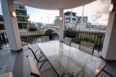 Dolphin Quay 3 Bedroom Apartment - Accommodation in Surfers Paradise 1