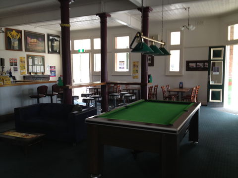 Neath Hotel - Accommodation in Surfers Paradise 1