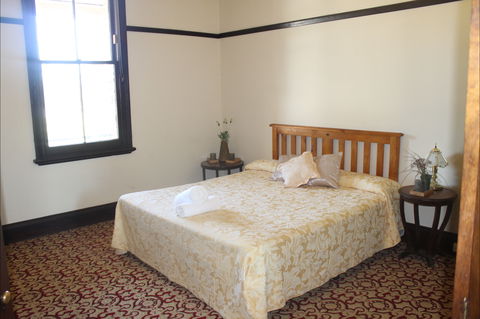 Neath Hotel - Accommodation in Surfers Paradise 2