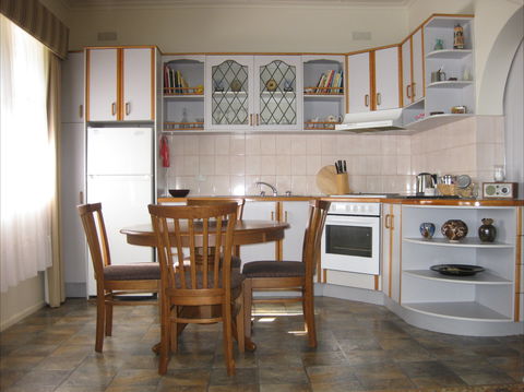 Peel Cottage - Accommodation in Surfers Paradise 2