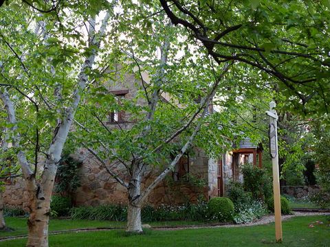 The Stone Cottage Beechworth - Accommodation in Surfers Paradise 1