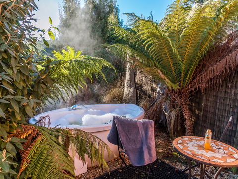 Tin Dragon Trail Cottages - Accommodation in Surfers Paradise 1