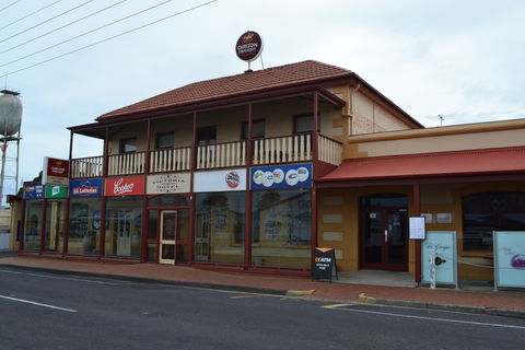 Victoria Hotel Port McDonnell - Accommodation in Surfers Paradise 0