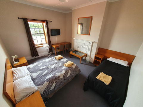 Victoria Hotel Port McDonnell - Accommodation in Surfers Paradise 1