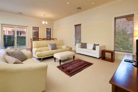Ampleforth East - Accommodation in Surfers Paradise 2