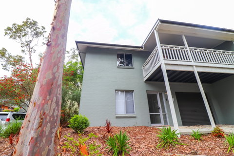 Blackbutt Family Loft Townhouse - Accommodation in Surfers Paradise 0