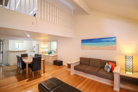 Blackbutt Family Loft Townhouse - Accommodation in Surfers Paradise 2