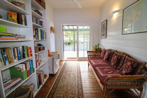By The Beach At Catho - Accommodation in Surfers Paradise 1