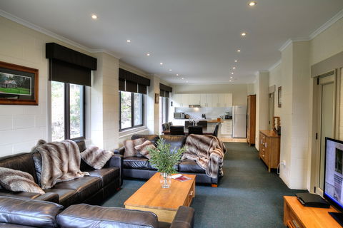 Cedarwood Apartments - Accommodation in Surfers Paradise 0