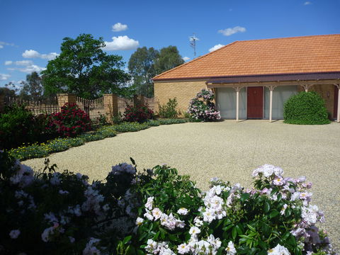 Fairways Bed And  Breakfast At Jerilderie - Accommodation in Surfers Paradise 1
