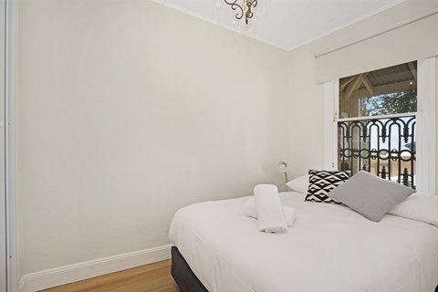 Newcastle Executive Homes - Oceanview Terrace - Accommodation in Surfers Paradise 1