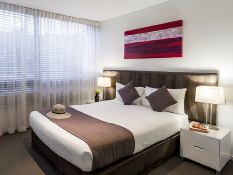 Oaks Nelson Bay Lure Suites - Accommodation in Surfers Paradise 0