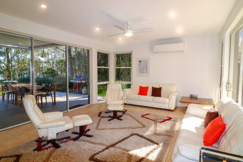 Pelican Escape 11 - Accommodation in Surfers Paradise 2