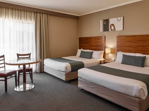 Quality Hotel Dickson - Accommodation in Surfers Paradise 1