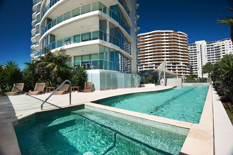 Reflections Coolangatta Beach - Accommodation in Surfers Paradise 2