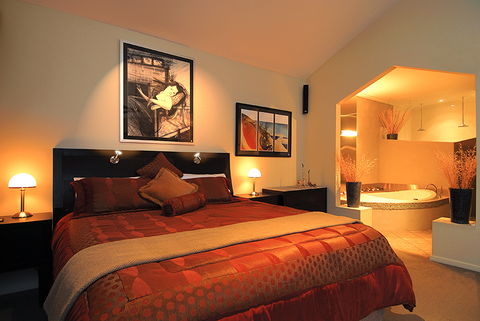 Riverview Rise Retreats - Accommodation in Surfers Paradise 1