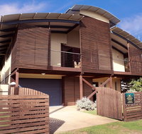 Seaesta Holiday Home - Accommodation in Surfers Paradise