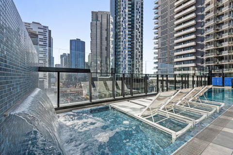 Shadow Play By Peppers - Accommodation in Surfers Paradise 1