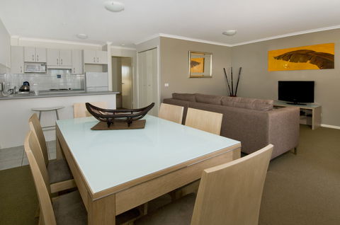 South Pacific Apartments - Accommodation in Surfers Paradise 0