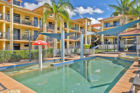 South Pacific Apartments - Accommodation in Surfers Paradise 1