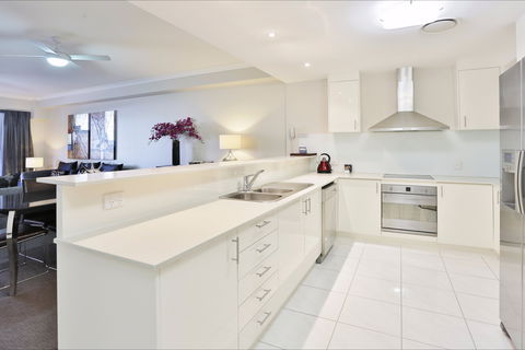 The Bay Apartments - Accommodation in Surfers Paradise 2